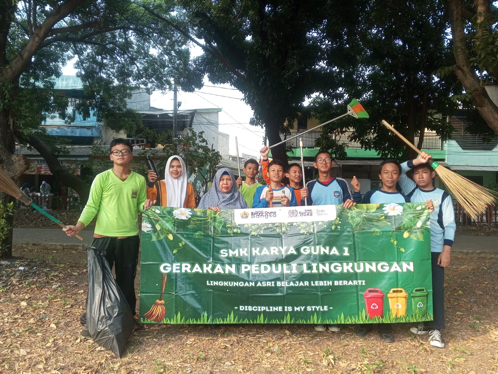 Gerakan Peduli Lingkungan SMK Karya Guna 1
